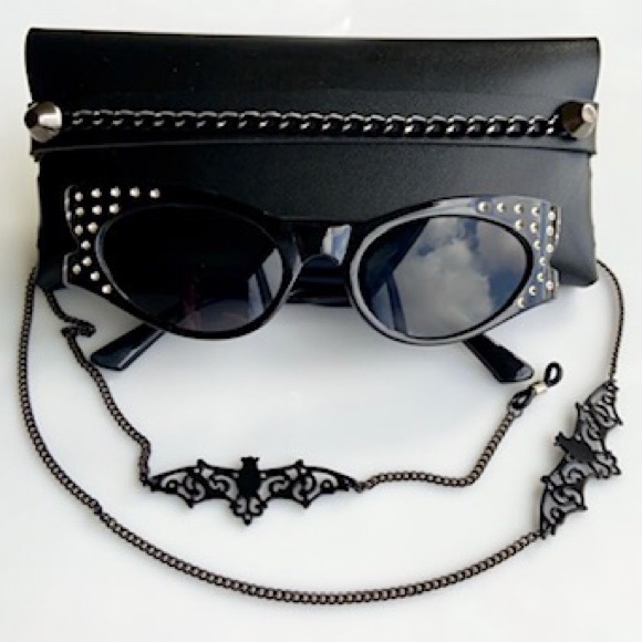 sunglasses black frame with clear crystals